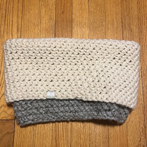 Knit Circle Scarf - Picture 4 of 4